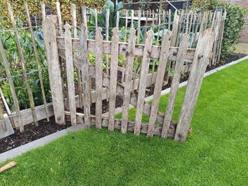 Landelijk oud eikenhouten poortje beschikbaar voor biedingen