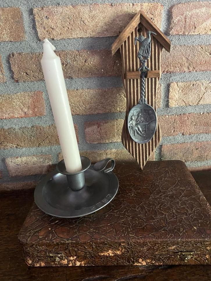 Vintage blaker/lepel in houten rek, tin, Antiek en Kunst, Antiek | Tin, Ophalen of Verzenden