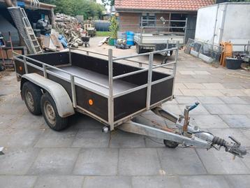Aanhanger met nieuw houtwerk beschikbaar voor biedingen