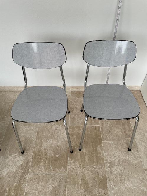 2 stuks leuke retro stoelen, Huis en Inrichting, Stoelen, Gebruikt, Twee, Metaal, Overige materialen, Grijs, Ophalen