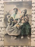 Kindjes in klederdracht - jongetje met pijp (ME), Ophalen of Verzenden, Voor 1920, Gelopen, Kinderen