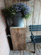 brocante vergrijzde teak houten zuil met gtote bloempot, Ophalen, Zo goed als nieuw, Rond, Hout