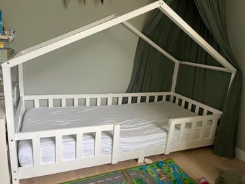 Houten Huis Bed beschikbaar voor biedingen