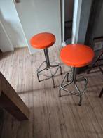Twee vintage barkrukken, Gebruikt, Ophalen of Verzenden, Metaal, 30 tot 60 cm