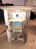 Uniek nachtkastje van hardhout uit India