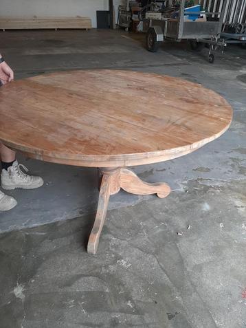 Ronde eettafel  beschikbaar voor biedingen