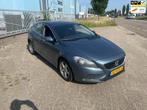 Volvo V40 1.6 D2 R-Design, Voorwielaandrijving, Euro 5, 28 km/l, Gebruikt