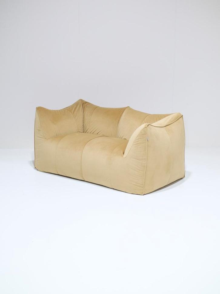 Le Bambole 2-zits bank B&B Italia velvet geel 1978, Huis en Inrichting, Banken | Sofa's en Chaises Longues, Zo goed als nieuw