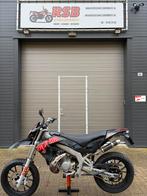 Aprilia SX 50 supermotard 2012 55km/uur origineel, Fietsen en Brommers, Ophalen, 6 versnellingen, Maximaal 45 km/u, 49 cc
