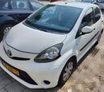 Toyota Aygo 1.0 12V Vvt-i 5DRS 2012 Wit, Auto's, Voorwielaandrijving, 4 stoelen, Origineel Nederlands, Handgeschakeld