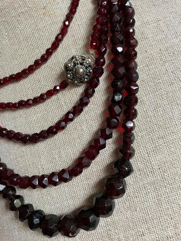 Antieke granaten glasgranaten collier - ketting 2 stuks beschikbaar voor biedingen