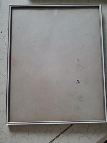 Grote vintage fotolijst met ontspiegeld glas beschikbaar voor biedingen
