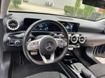 Mercedes-Benz A-Klasse A 250 e 218pk 8G-DCT 2021 Blauw, Auto's, Mercedes-Benz, Blauw, Leder en Stof, 1600 kg, 93 €/maand