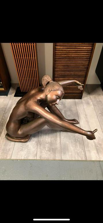 Salontafel Vrouw Beeld Glazen tafelblad beschikbaar voor biedingen