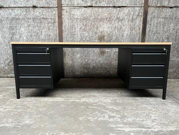 Bureau 200x80cm met 2 hangende ladenkasten van 729 voor 499 beschikbaar voor biedingen