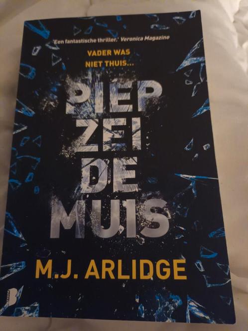 M.J. Arlidge - Piep zei de muis, Boeken, Thrillers, Zo goed als nieuw, Nederland, Ophalen