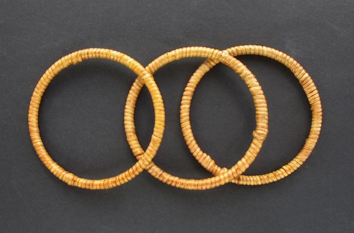 Armbanden NIEUW Drie stuks Smal Gelakt pitriet Samen € 3.50, Sieraden, Tassen en Uiterlijk, Armbanden, Nieuw, Overige materialen