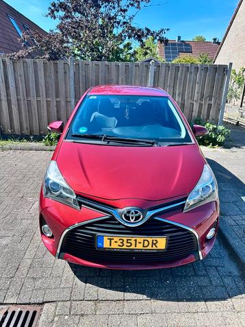 Toyota Yaris 1.0 12V Vvt-i 5DR 2015 Rood beschikbaar voor biedingen