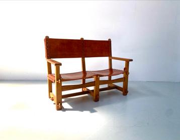Antique French Brutalist Cognac Leather Castle Bench, 1920s. beschikbaar voor biedingen