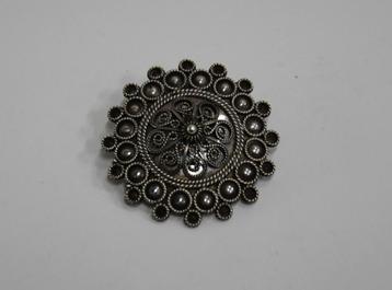 Vintage Zeeuwse zilveren knoop broche beschikbaar voor biedingen