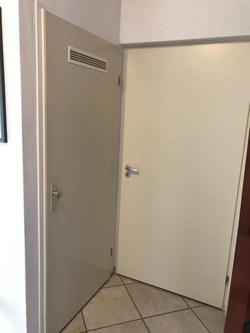 2 binnendeuren RAL 1013 opdek inclusief deurbeslag, Doe-het-zelf en Verbouw, Deuren en Horren, Gebruikt, Binnendeur, 200 tot 215 cm