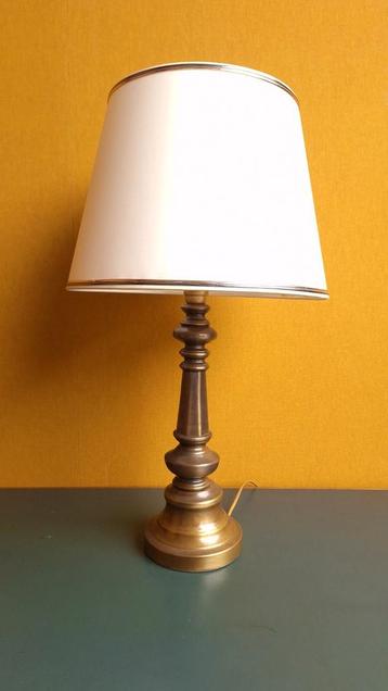 Grote vintage schemerlamp op messing voet, tafellamp  beschikbaar voor biedingen