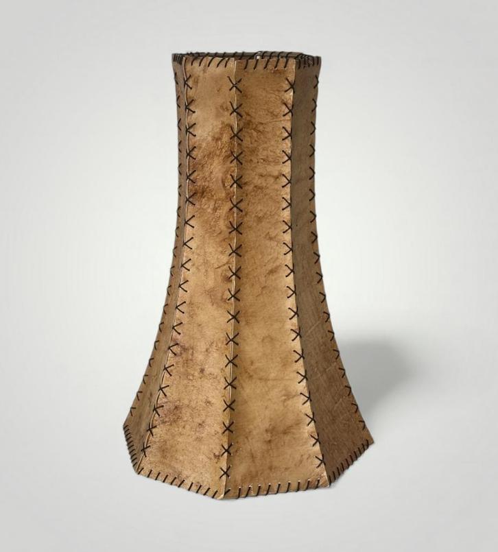 Vintage Lederen Lampenkap Jaren 70, Huis en Inrichting, Lampen | Lampenkappen, Gebruikt, 25 tot 50 cm, Overige vormen, Bruin, Ophalen of Verzenden