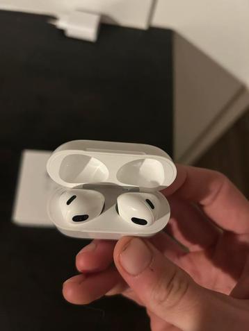 Apple AirPods 3 MagSafe oplaadcase  beschikbaar voor biedingen