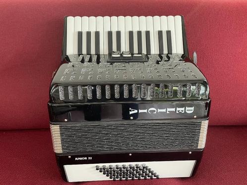 Z.g.a.n. kleine Delicia junior 22 accordeon . 48 bas ., Muziek en Instrumenten, Accordeons, Zo goed als nieuw, Toetsaccordeon