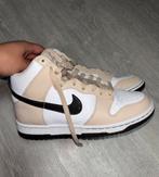 Nike dunk high, Kleding | Dames, Schoenen, Ophalen of Verzenden, Zo goed als nieuw, Sneakers of Gympen