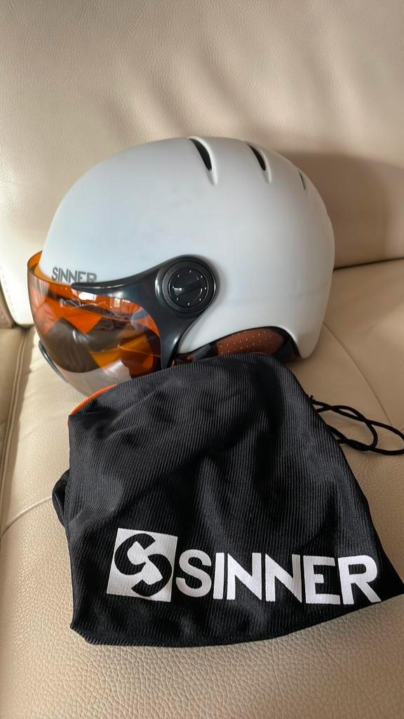 Skihelm Sinner met vizier - maat L in perfecte staat, Sport en Fitness, Skiën en Langlaufen, Zo goed als nieuw, Overige typen