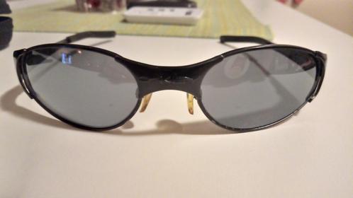 zonnebril oakley, Sieraden, Tassen en Uiterlijk, Zonnebrillen en Brillen | Dames, Zo goed als nieuw, Zonnebril, Oakley, Zwart