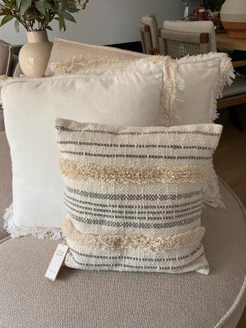 Riviera Maison kussen wit 2 st en tufted kussen nieuw beschikbaar voor biedingen