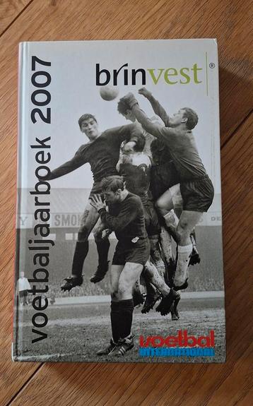 Voetbaljaarboek 2007 beschikbaar voor biedingen