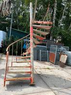 Wenteltrap rechts draaiende 2.70 m. hoogte ijzeren 13 treden, Doe-het-zelf en Verbouw, Ladders en Trappen, Ophalen, Gebruikt, 2 tot 4 meter