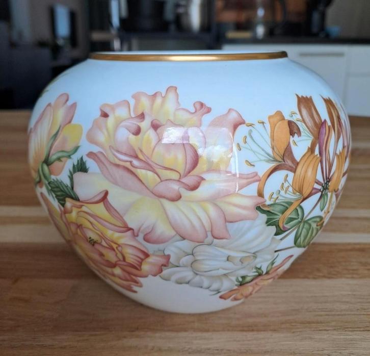 Schitterende zeldzame Wedgwood vaas Limited edition 1980, Huis en Inrichting, Woonaccessoires | Vazen, Zo goed als nieuw, Overige kleuren
