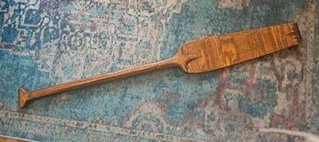 Antieke houten paddle peddel voor kano of kajak beschikbaar voor biedingen