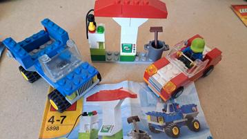 Lego 5898 Tankstation met Auto's beschikbaar voor biedingen