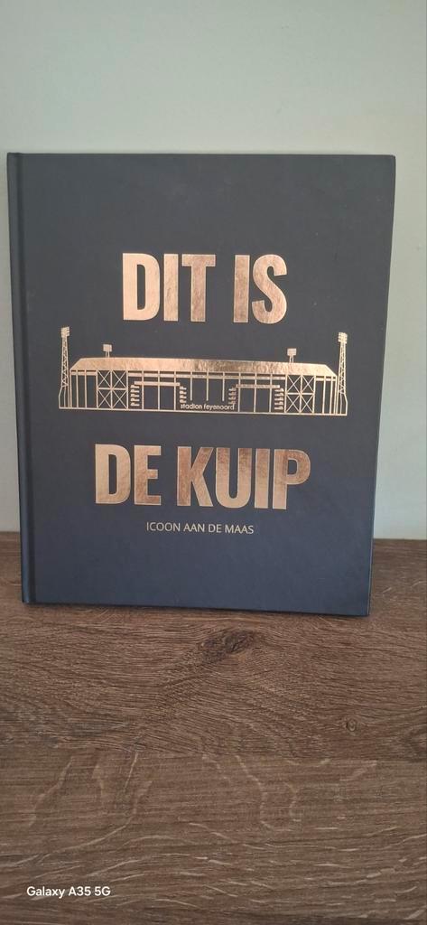 Dit is de Kuip - Icoon aan de Maas, Boeken, Sportboeken, Nieuw, Balsport, Ophalen of Verzenden