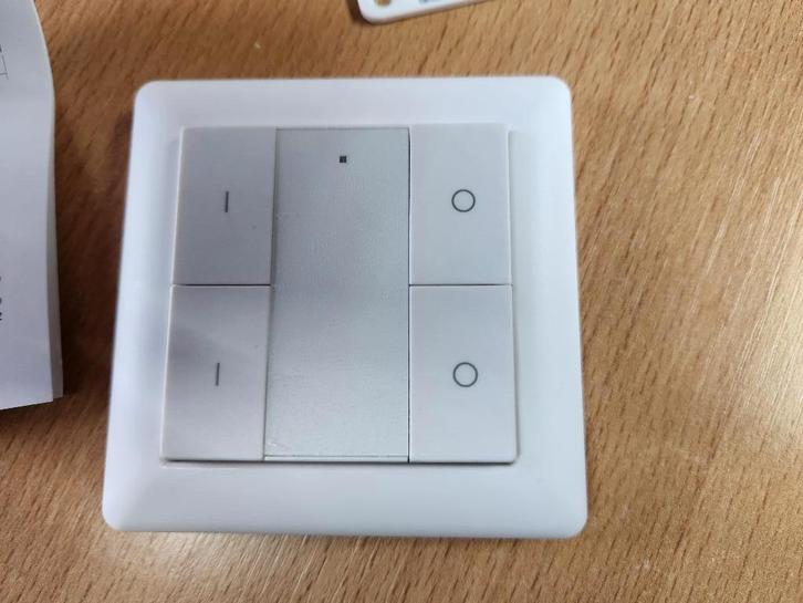 Zigbee 2knop schakelaar, Hobby en Vrije tijd, Elektronica-componenten, Zo goed als nieuw, Ophalen of Verzenden