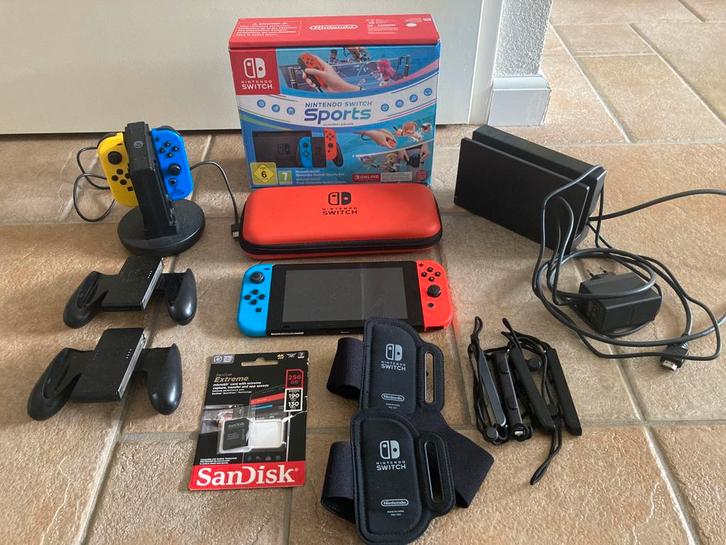 Nintendo Switch sports met vele extra’s, Spelcomputers en Games, Spelcomputers | Nintendo Switch, Gebruikt, Switch Original, Met 3 controllers of meer