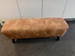 Hocker / voeten bankje/ poef bekleed met cognac bruin suede., Ophalen, Minder dan 50 cm, Design kwaliteits voetenbank, Leer