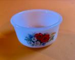 Arcopal melkglas schaaltje met Bloemmotief, Huis en Inrichting, Keuken | Servies, Ophalen of Verzenden, Kom(men), Overige stijlen