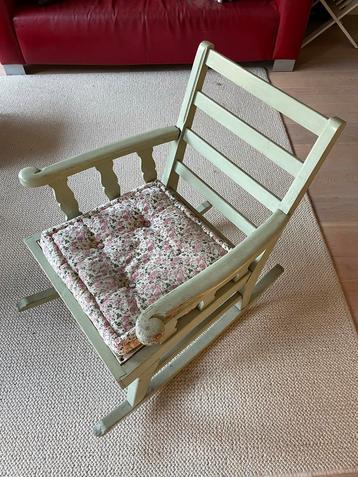 Vintage Schommelstoel Oud Groen met Bloemenkussen beschikbaar voor biedingen