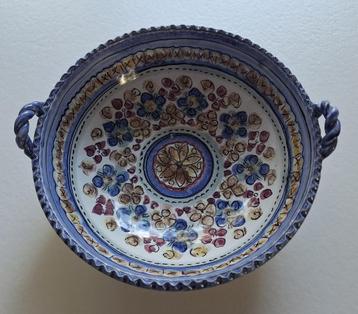 Mooie aardewerk schaal van De Olde Kruyk (D.O.K.) beschikbaar voor biedingen