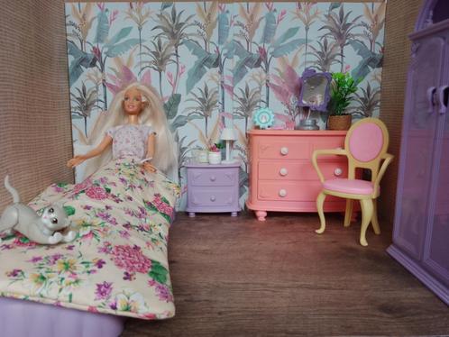 BA42 Barbie in de slaapkamer met barbie en kleding, Verzamelen, Poppen, Gebruikt, Overige typen, Ophalen of Verzenden