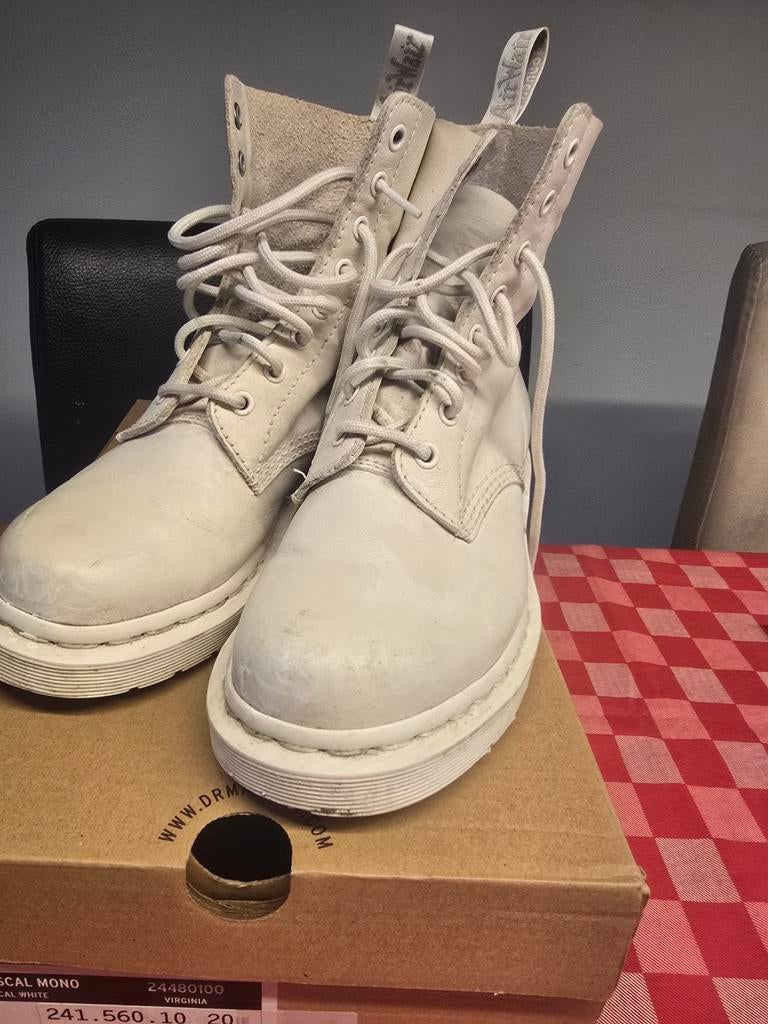 Dr Martens Pascal Mono Virginia mt 39., Kleding | Dames, Schoenen, Ophalen of Verzenden, Zo goed als nieuw, Zwart