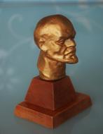 Lenin Buste op een blank houten trapezium vorm sokkel, Ophalen of Verzenden