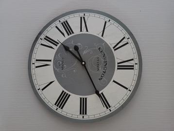 Klok, analoog, wandklok, grijs, wit, Romeinse cijfers  beschikbaar voor biedingen