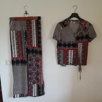 leuk setje broek en bloesje beschikbaar voor biedingen